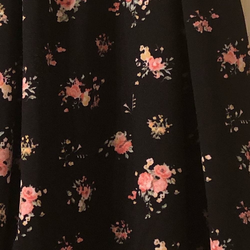 Rue 21 Black Floral Skater Skirt Size Medium - Picture 5 of 5